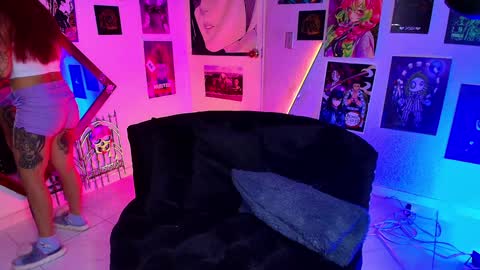 Snapshot of holyeva chatting on February 1, 2025, 11:48 pm   online show from February 1, 2025, 11:48 pm