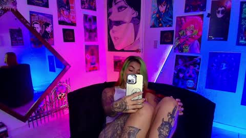 Snapshot of holyeva chatting on February 4, 2025, 11:59 pm   online show from February 4, 2025, 11:59 pm