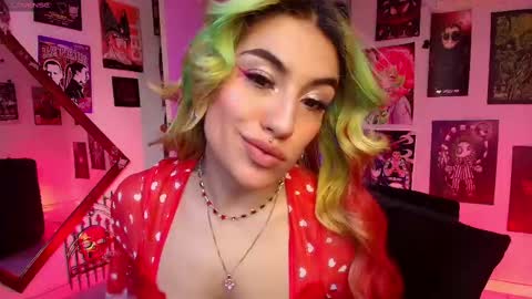 Snapshot of holyeva chatting on February 18, 2025, 9:20 pm   online show from February 18, 2025, 9:20 pm