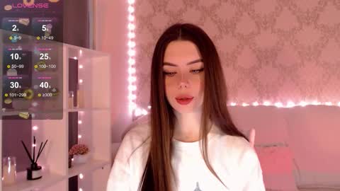 Mia online show from September 18, 2025, 3:41 am