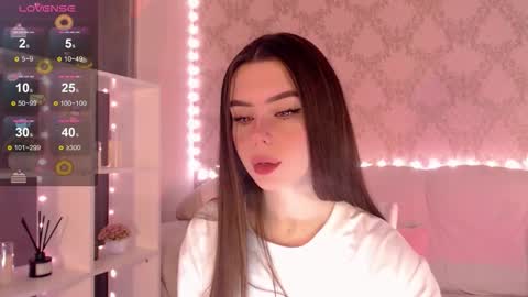 Mia online show from October 12, 2025, 3:27 am