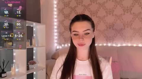 Mia online show from December 2, 2025, 3:34 am