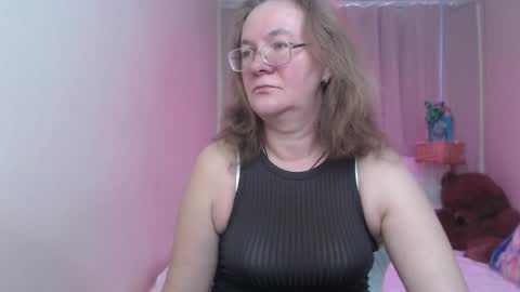 Snapshot of holymilfa chatting on April 6, 2026, 12:17 pm holymilfa online show from April 6, 2026, 12:17 pm