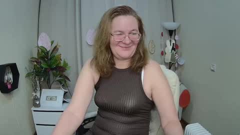 Snapshot of holymilfa chatting on April 16, 2026, 6:58 am holymilfa online show from April 16, 2026, 6:58 am