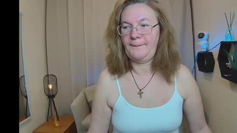 Snapshot of holymilfa chatting on May 5, 2026, 6:54 am holymilfa online show from May 5, 2026, 6:54 am