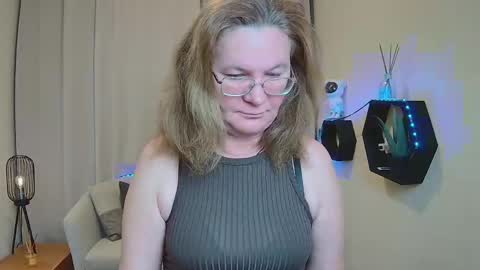 Snapshot of holymilfa chatting on May 6, 2026, 6:30 am holymilfa online show from May 6, 2026, 6:30 am