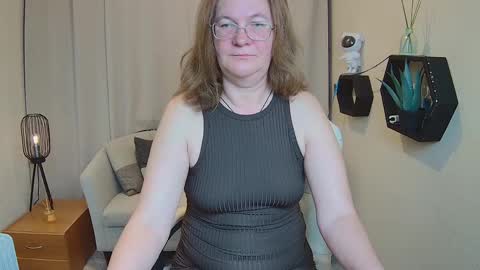 Snapshot of holymilfa chatting on May 9, 2026, 6:51 am holymilfa online show from May 9, 2026, 6:51 am