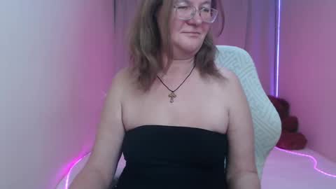 Snapshot of holymilfa chatting on May 11, 2026, 2:45 pm holymilfa online show from May 11, 2026, 2:45 pm