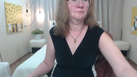 Snapshot of holymilfa chatting on May 12, 2026, 6:54 am holymilfa online show from May 12, 2026, 6:54 am