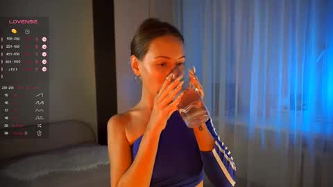 Snapshot of holyvivian chatting on September 14, 2025, 8:08 pm V online show from September 14, 2025, 8:08 pm