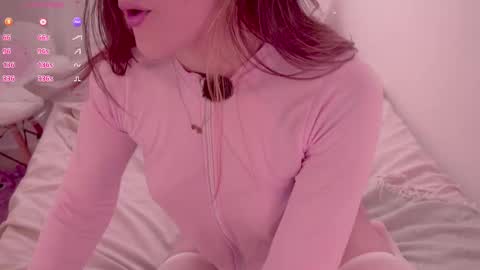Snapshot of honeeeey_ chatting on February 21, 2026, 10:11 pm honeeeey_ online show from February 21, 2026, 10:11 pm