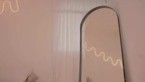 Snapshot of honeeeey_ chatting on April 20, 2026, 11:06 pm honeeeey_ online show from April 20, 2026, 11:06 pm