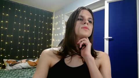 Honelints boyblonde hair AsterMIntfemboybrown hair online show from January 9, 2025, 12:14 am