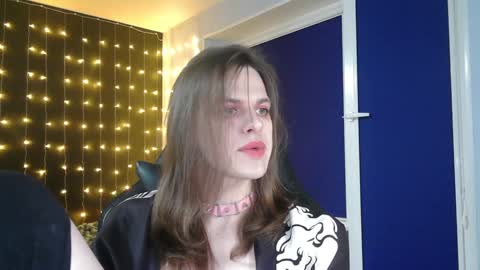 Honelints boyblonde hair AsterMIntfemboybrown hair online show from January 14, 2025, 6:38 pm