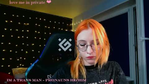 Honelints boyblonde hair AsterMIntfemboybrown hair online show from January 23, 2025, 7:29 pm