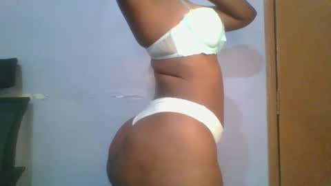 honey_beb online show from February 21, 2025, 10:17 am