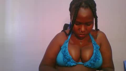 honey_beb online show from November 17, 2025, 2:01 pm