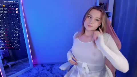 Snapshot of honey_blondee chatting on March 1, 2025, 8:31 pm Tammy online show from March 1, 2025, 8:31 pm