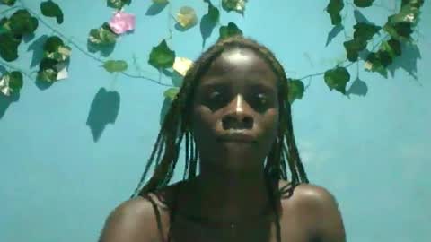 Snapshot of honey_bug2 chatting on September 24, 2025, 7:28 pm Queen online show from September 24, 2025, 7:28 pm