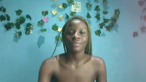 Snapshot of honey_bug2 chatting on September 30, 2025, 8:47 pm Queen online show from September 30, 2025, 8:47 pm