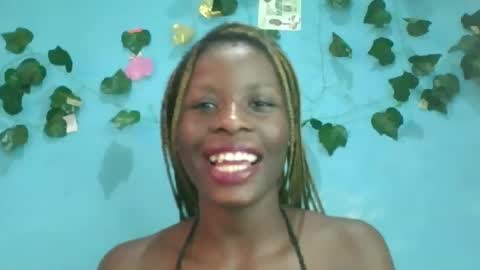 Snapshot of honey_bug2 chatting on October 8, 2025, 9:29 am Queen online show from October 8, 2025, 9:29 am