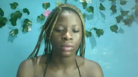 Snapshot of honey_bug2 chatting on October 9, 2025, 6:33 am Queen online show from October 9, 2025, 6:33 am
