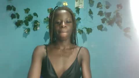 Snapshot of honey_bug2 chatting on October 24, 2025, 4:42 am Queen online show from October 24, 2025, 4:42 am