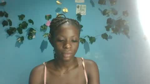 Snapshot of honey_bug2 chatting on October 27, 2025, 4:16 am Queen online show from October 27, 2025, 4:16 am