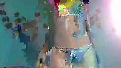 Snapshot of honey_bug2 chatting on November 9, 2025, 1:37 am Queen online show from November 9, 2025, 1:37 am