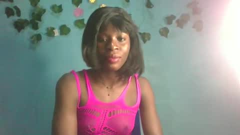Snapshot of honey_bug2 chatting on February 15, 2026, 10:50 pm Queen online show from February 15, 2026, 10:50 pm