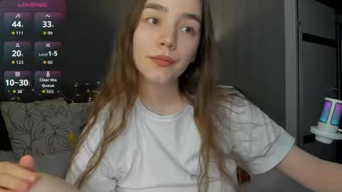 Snapshot of honey_chantal chatting on May 22, 2026, 7:30 pm Chantal online show from May 22, 2026, 7:30 pm