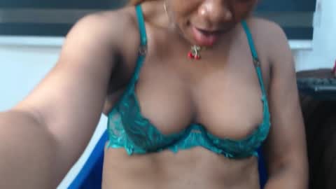 Snapshot of honey_dollxx chatting on March 24, 2026, 5:18 pm Flora online show from March 24, 2026, 5:18 pm
