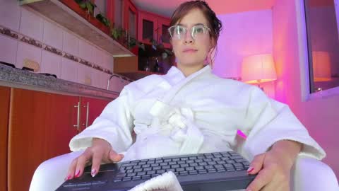 HONEY online show from January 9, 2025, 7:21 am