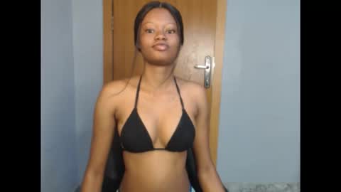 Snapshot of honey_juicydoll chatting on October 6, 2025, 7:39 am Sonia online show from October 6, 2025, 7:39 am