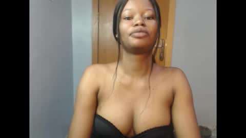 Snapshot of honey_juicydoll chatting on October 9, 2025, 7:06 am Sonia online show from October 9, 2025, 7:06 am
