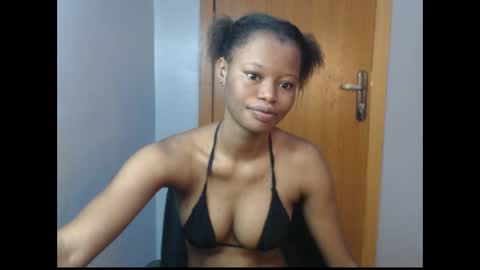 Snapshot of honey_juicydoll chatting on October 16, 2025, 7:20 am Sonia online show from October 16, 2025, 7:20 am