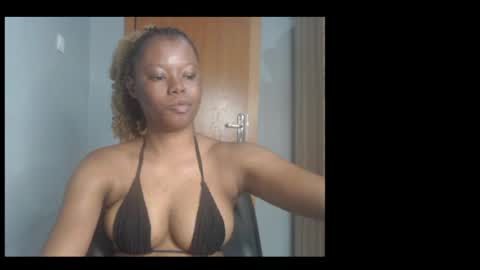 Snapshot of honey_juicydoll chatting on June 9, 2026, 7:20 am Sonia online show from June 9, 2026, 7:20 am