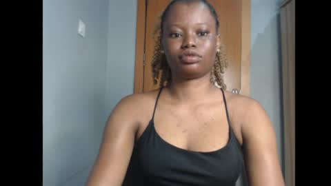 Snapshot of honey_juicydoll chatting on June 13, 2026, 7:28 am Sonia online show from June 13, 2026, 7:28 am