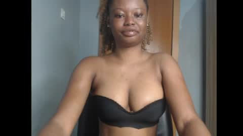 Snapshot of honey_juicydoll chatting on June 18, 2026, 6:35 am Sonia online show from June 18, 2026, 6:35 am