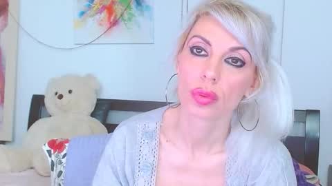 Snapshot of honey_lara chatting on March 29, 2026, 9:15 pm honey_lara online show from March 29, 2026, 9:15 pm