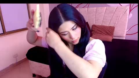 Honey Love online show from October 25, 2025, 1:40 pm