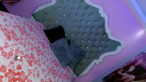 honey_moontsts online show from March 9, 2026, 11:58 am