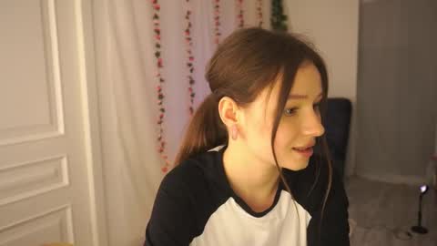 honey_pixie online show from March 5, 2025, 11:05 pm