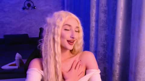 Snapshot of honey_sunset chatting on November 13, 2025, 5:34 pm honey_sunset online show from November 13, 2025, 5:34 pm