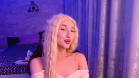 Snapshot of honey_sunset chatting on November 29, 2025, 9:18 pm honey_sunset online show from November 29, 2025, 9:18 pm