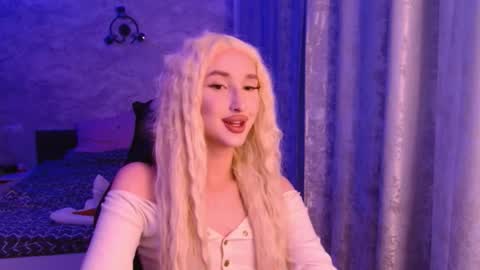 Snapshot of honey_sunset chatting on December 4, 2025, 11:02 pm honey_sunset online show from December 4, 2025, 11:02 pm