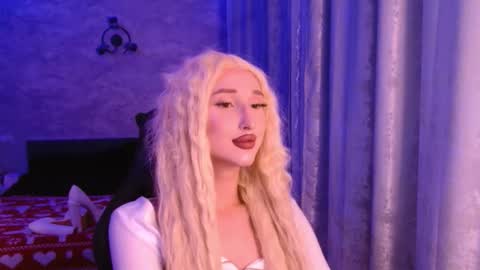 Snapshot of honey_sunset chatting on December 22, 2025, 7:44 pm honey_sunset online show from December 22, 2025, 7:44 pm