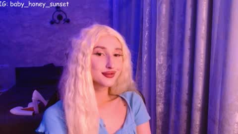 Snapshot of honey_sunset chatting on February 4, 2026, 8:47 pm honey_sunset online show from February 4, 2026, 8:47 pm