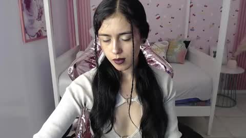 HONEY  online show from December 26, 2024, 1:21 pm
