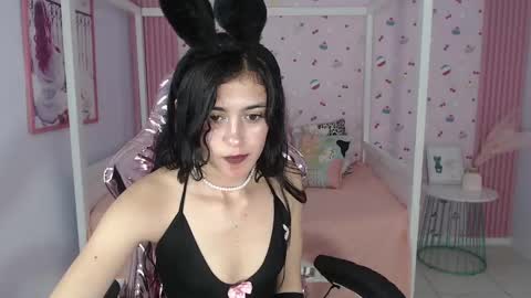 HONEY  online show from January 10, 2025, 4:30 pm